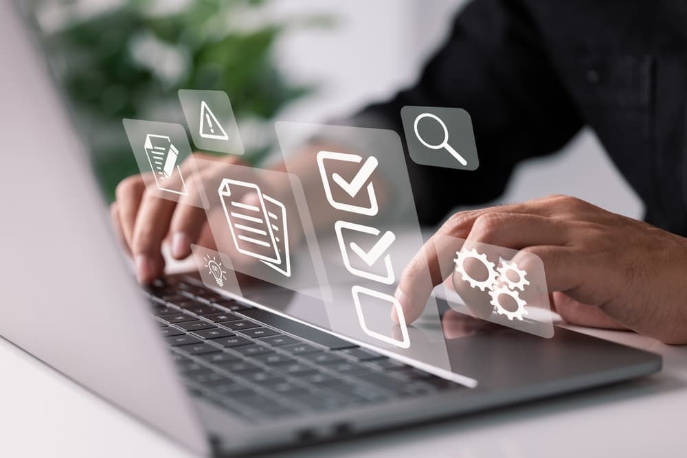 Creating a textual description for a visually clear and expressive image that reflects the Quarterly